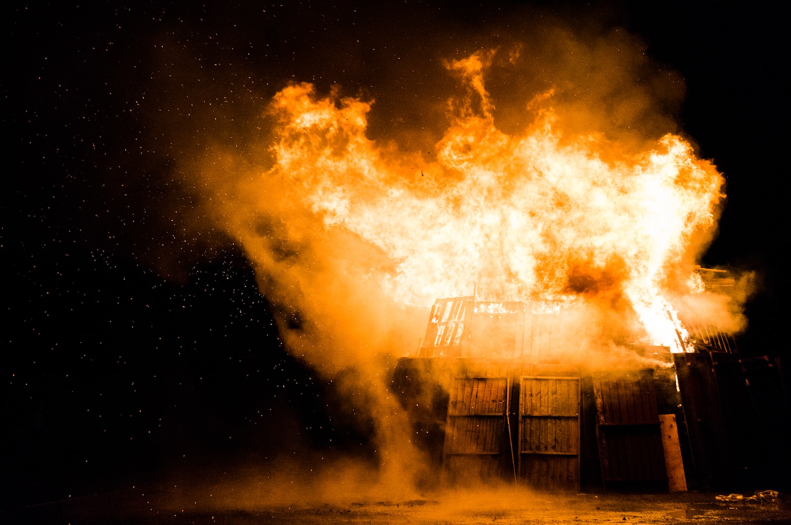 eld brinner brand explosion