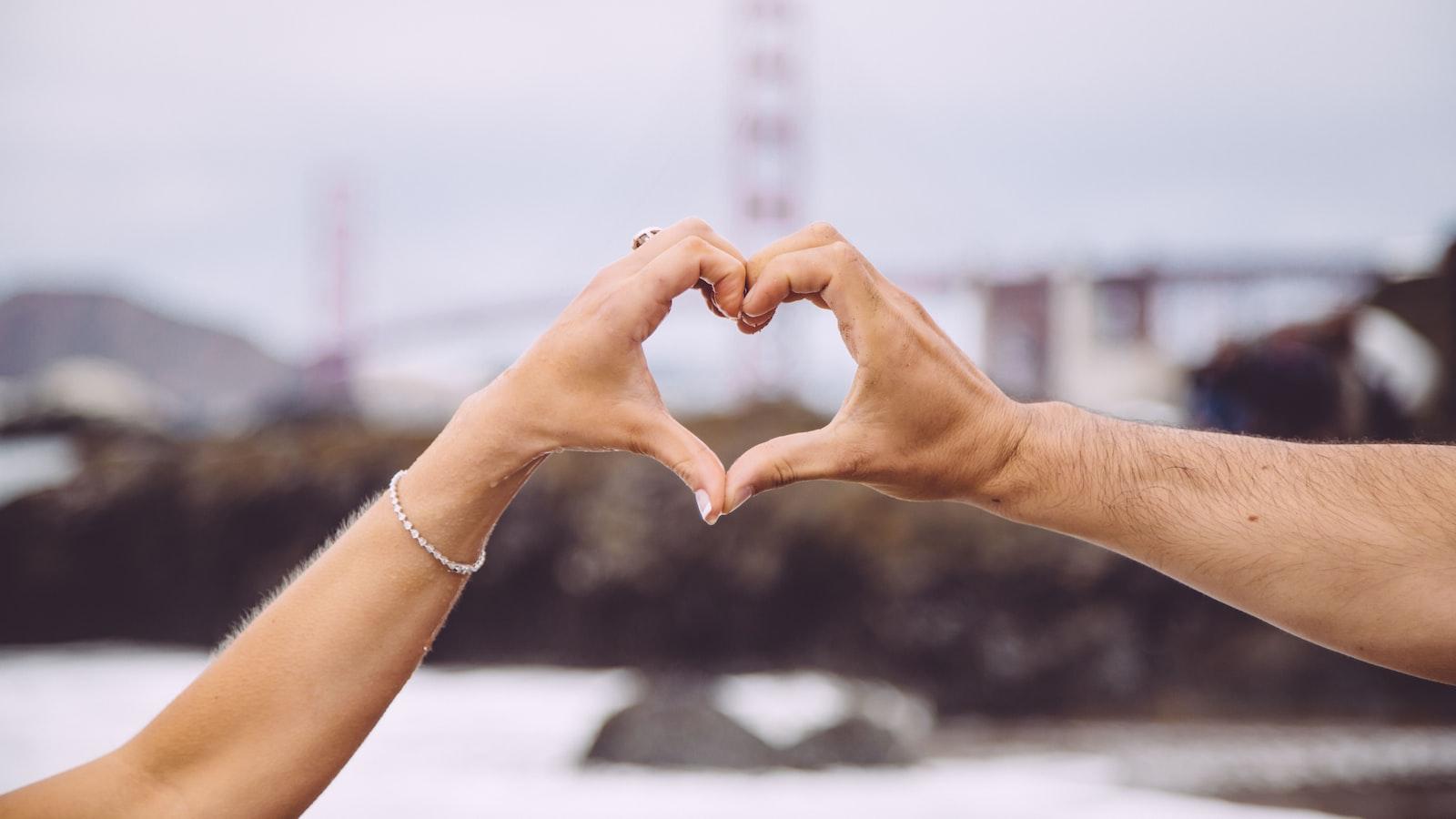 5 Överraskande Sätt Att Öka Din Attraktionskraft – Utan Ett Enda Ord!