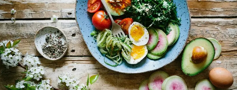 kost diet hälsosam mat studio guider sallad ägg advokado recept